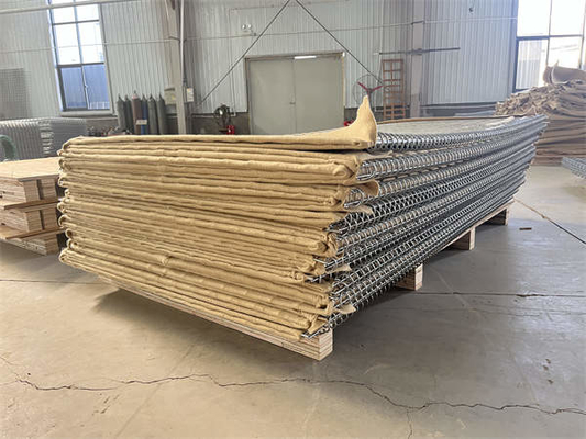Quân đội 4-6mm Cấu hình tùy chỉnh kích thước Đường chắn phòng thủ nhựa Galfan Geotextile Cloth For Flood Contro