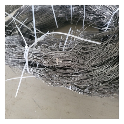 Màng dây thép không rõ ràng như rào cản chống xe tăng được sử dụng trong chiến tranh hiện đại