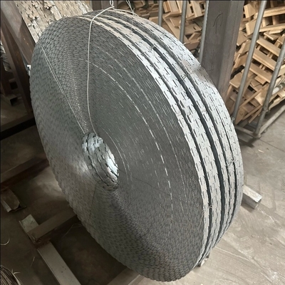 BTO-22 Concertina Wire Điện Galvanized Nigeria Coi dây thép gai Coi dây thép giá Per Roll