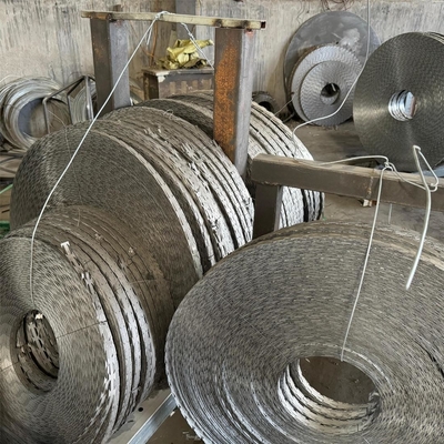 Tăng giá cạnh tranh Đường hàng bảo vệ sợi dây thép râu