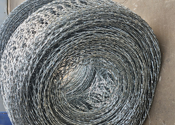 Vật liệu mạ kẽm Dây thép gai để bảo vệ chống gỉ