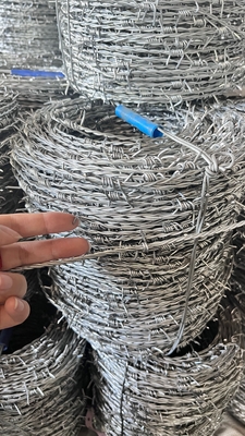 dây thép gai hàng rào an ninh an ninh dây thép gai dao dây thép gai dây thép gai kẽm dây thép gai trang trại hàng rào dây thép gai cuộn dây thép gai cho gia súc