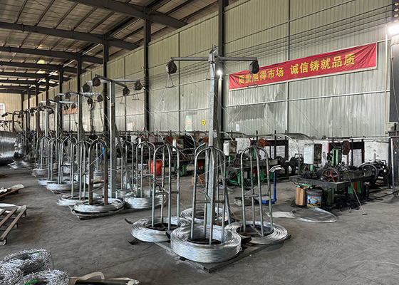 Sức mạnh kéo cao an ninh dây thép gai trang trại đồng cỏ