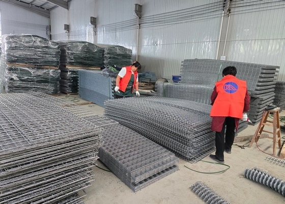 Long UseLife chống tia cực tím Geotextile Linered Quân sự pháo đài tường rào chắn Hesco pháo đài pháo đài tường