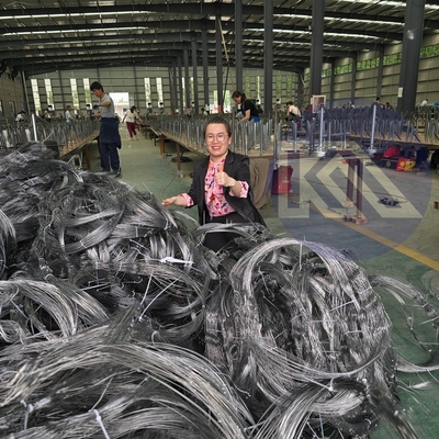 Sợi dây chống xe tăng để kiểm soát rào cản biên giới hiệu quả Rào cản khó nhận thấy 5x10x1.4m