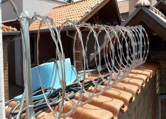 Nhựa bọc râu sợi dây thép gai Làn quấn dây cho hàng rào an ninh