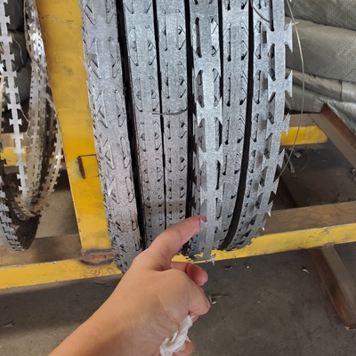 dây thép gai cạo đơn cho bảo vệ tài sản mạnh mẽ và bền