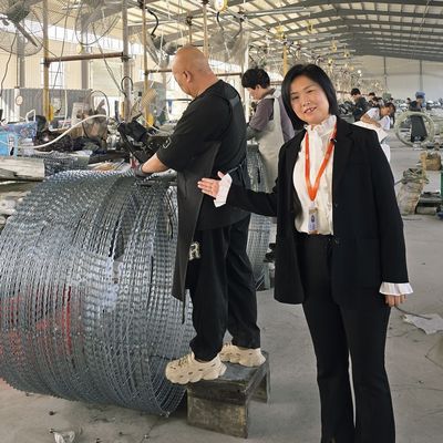 Hàng rào an ninh dây thép gai lưỡi dao BTO-16 mạ kẽm nhúng nóng Ukraine