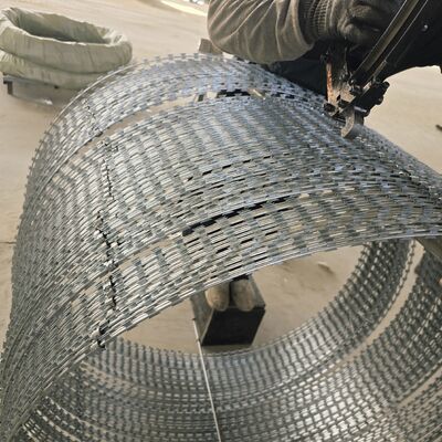 Hot Dip Galvanized Cross Razor Barbed Wire BTO-22 cho hàng rào an ninh cao