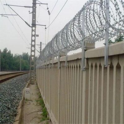 Sợi dây thép gai có độ bền cao được thêu galvanized Razor Cross Type Concertina Blade Wire để bảo vệ biên giới nhà tù